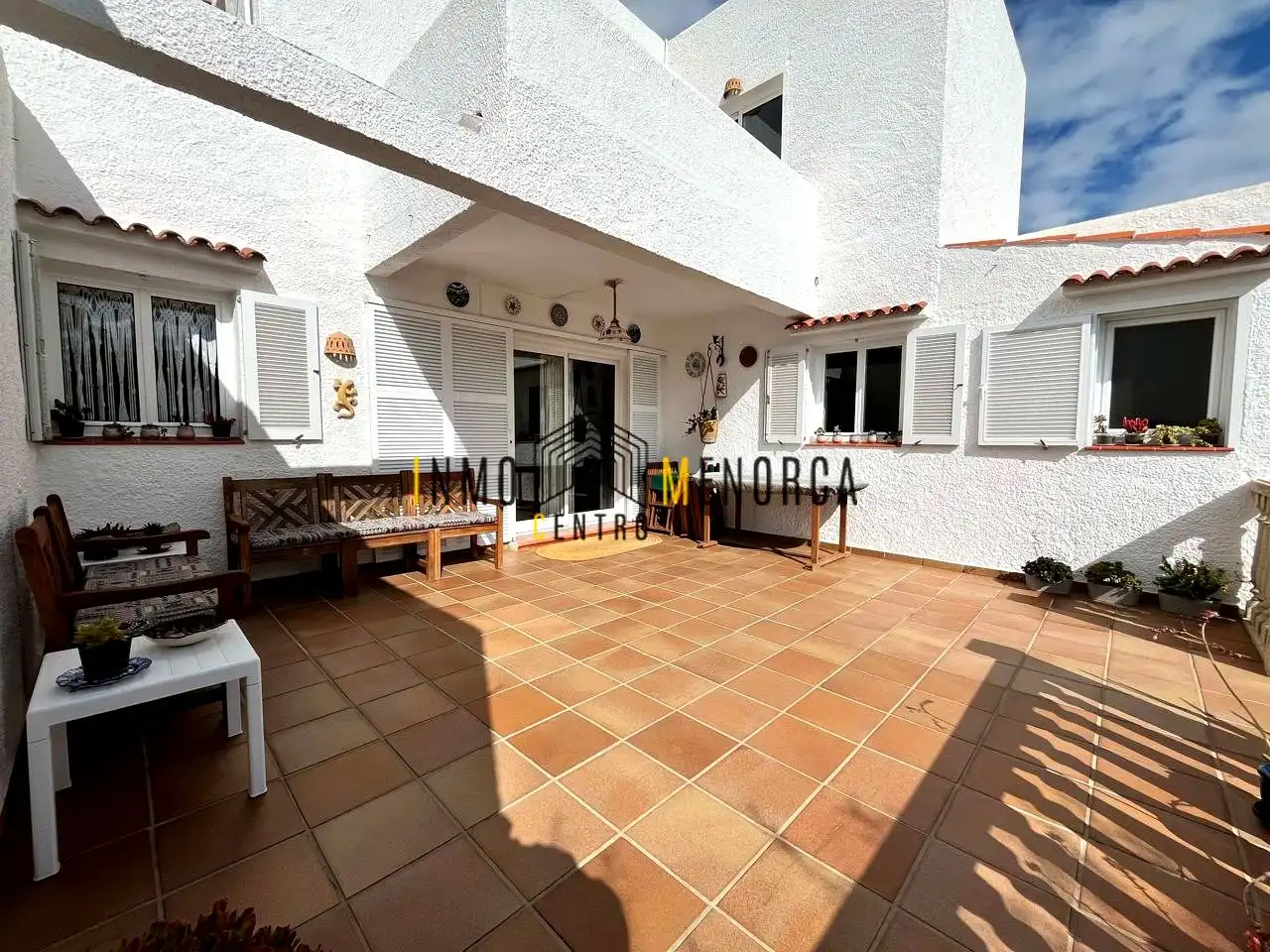 Vista exterior de Casa adosada en venda en Ciutadella de Menorca amb Jardí privat i Terrassa