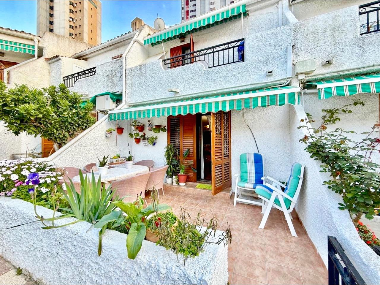 Jardí de Casa adosada en venda en Benidorm amb Aire condicionat, Calefacció i Jardí privat