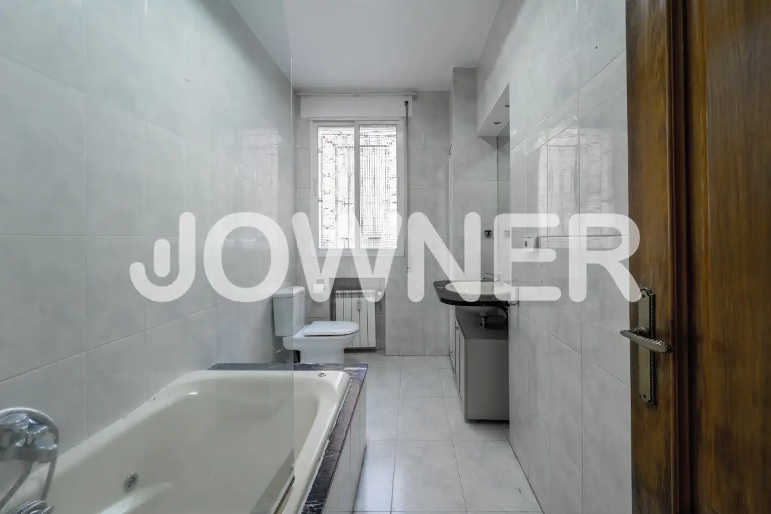 Baño de Piso de alquiler en Madrid con Calefacción, Trastero y Lavadora
