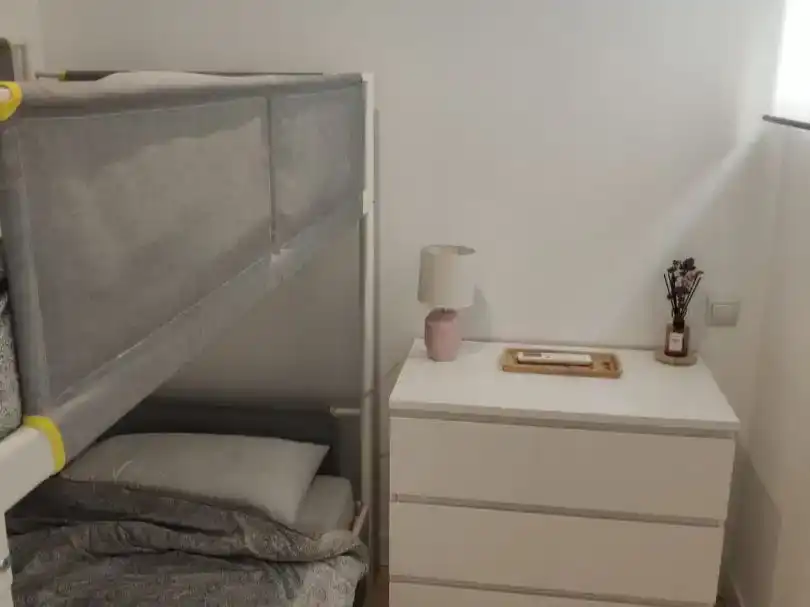 Dormitori de Pis de lloguer en  Madrid Capital amb Aire condicionat i Balcó