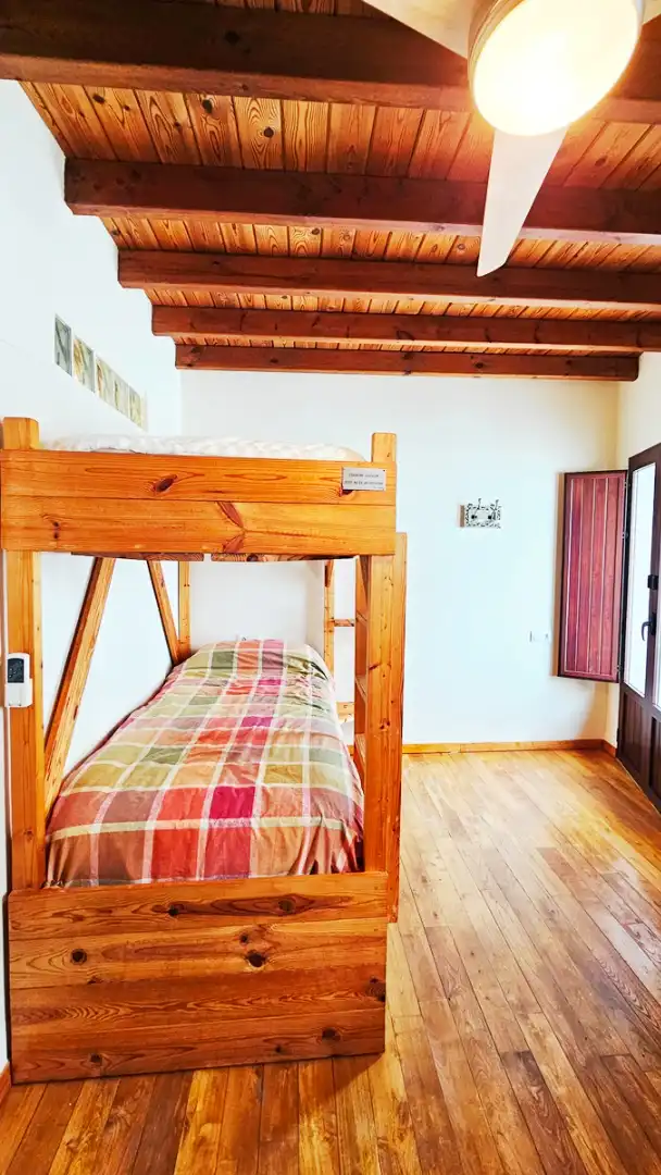 Dormitori de Casa o xalet en venda en Linares de la Sierra amb Traster