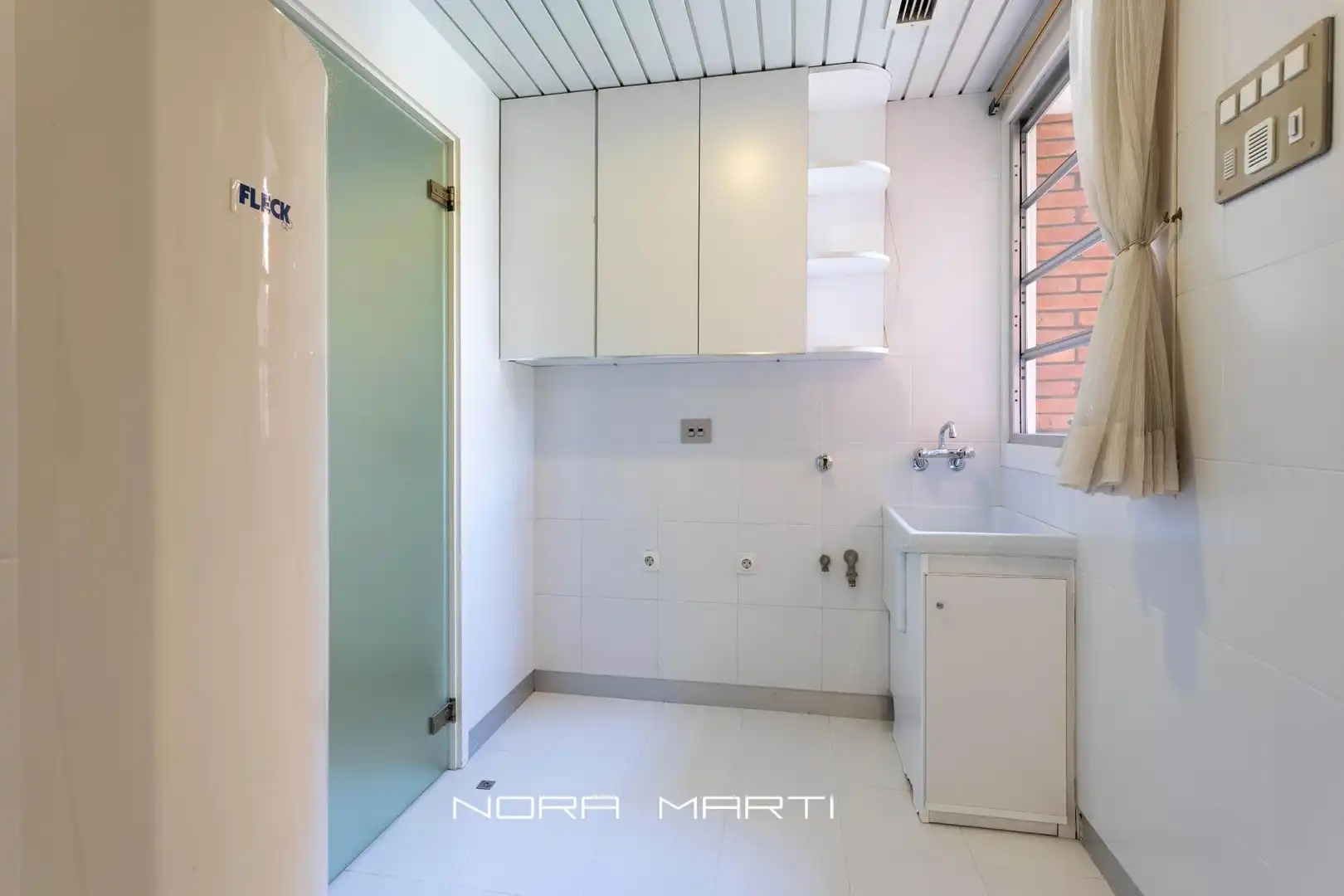 Bathroom of Flat for rent in Barcelona