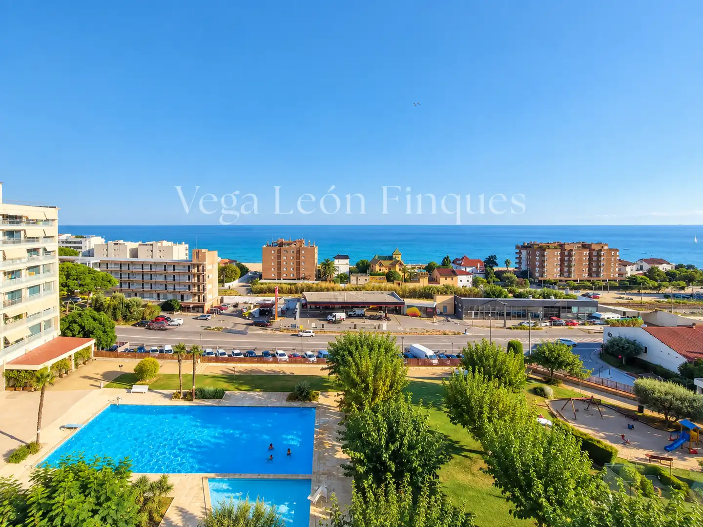 Pis amb piscina en venda a Sant Vicenç platja