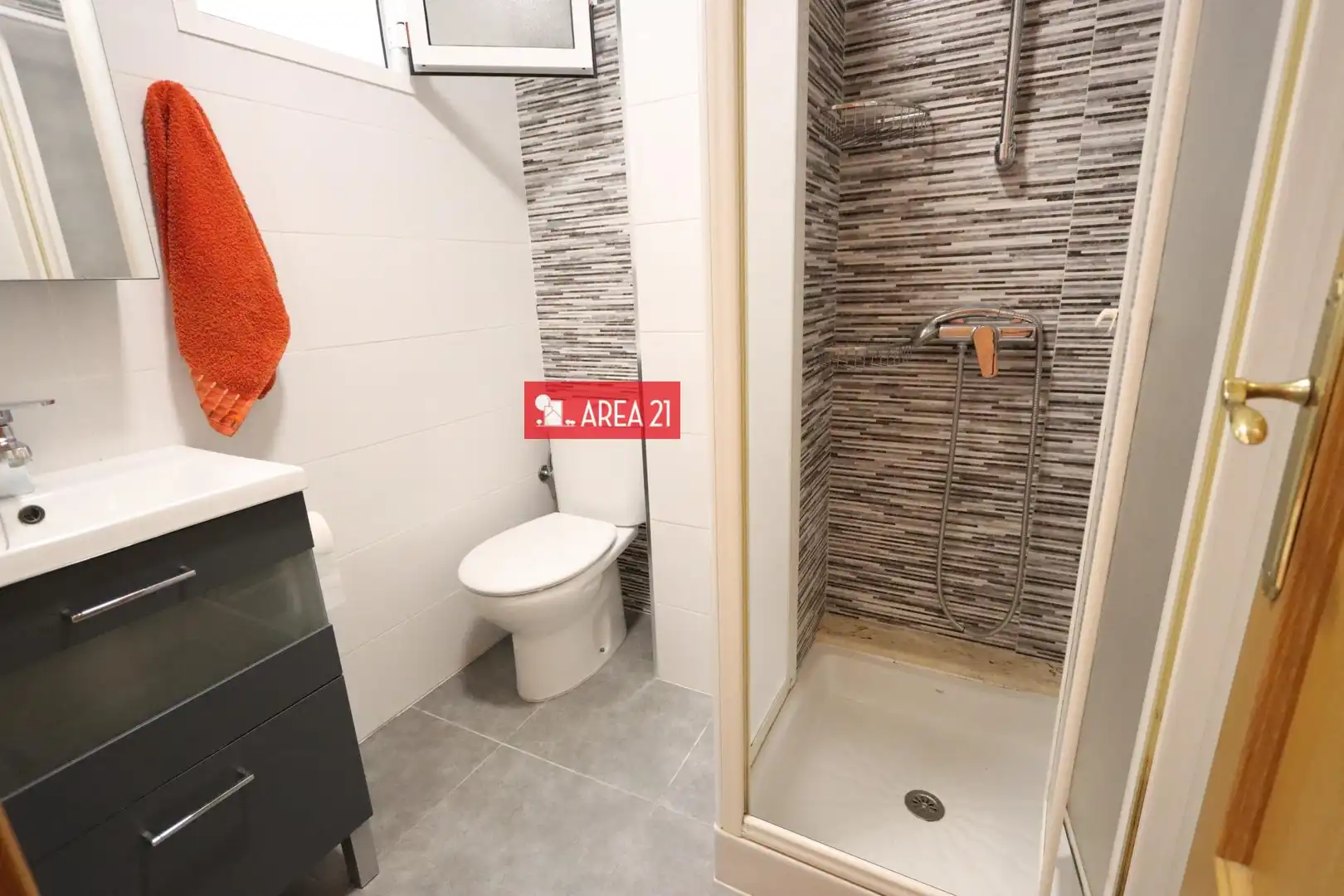 Bany de Casa o xalet en venda en La Pobla de Vallbona amb Aire condicionat, Calefacció i Terrassa