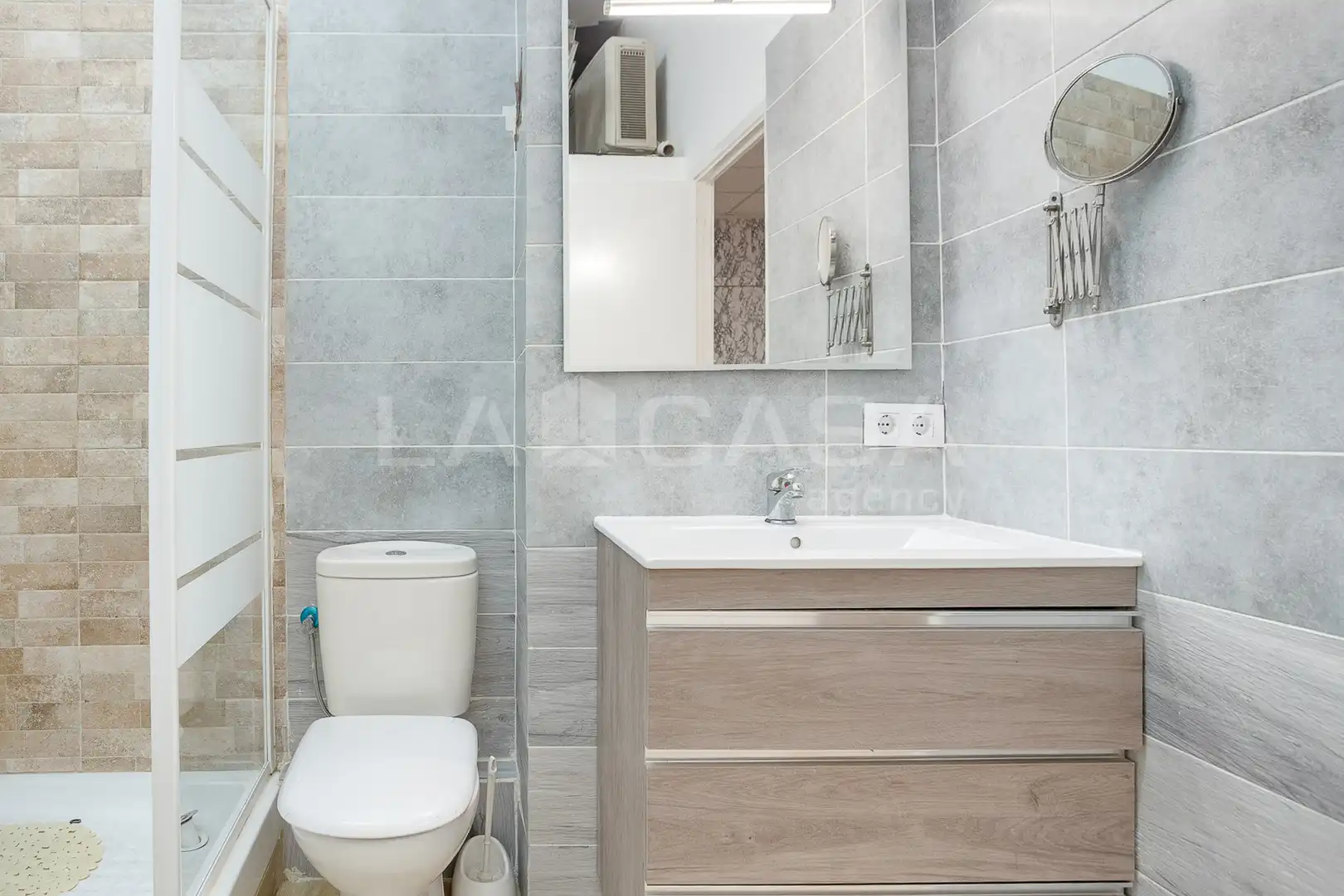 Bany de Local en venda en L'Hospitalet de Llobregat