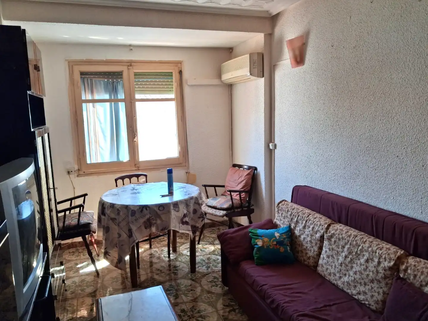 Living room of Flat for sale in Zaragoza  with Heating, Terrace and Furnished