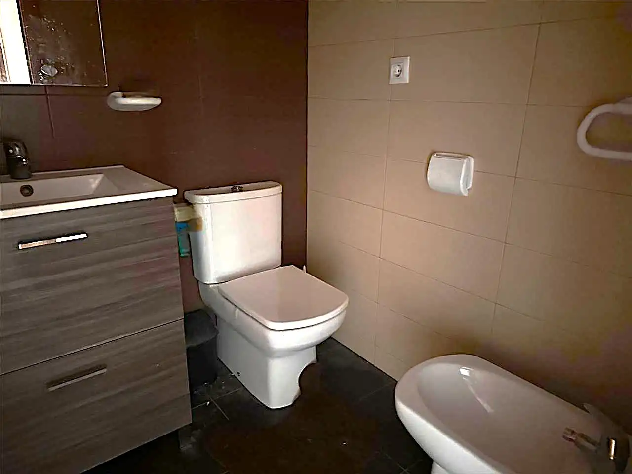 Badezimmer von Wohnung zum Verkauf in Vilajuïga mit Parkett