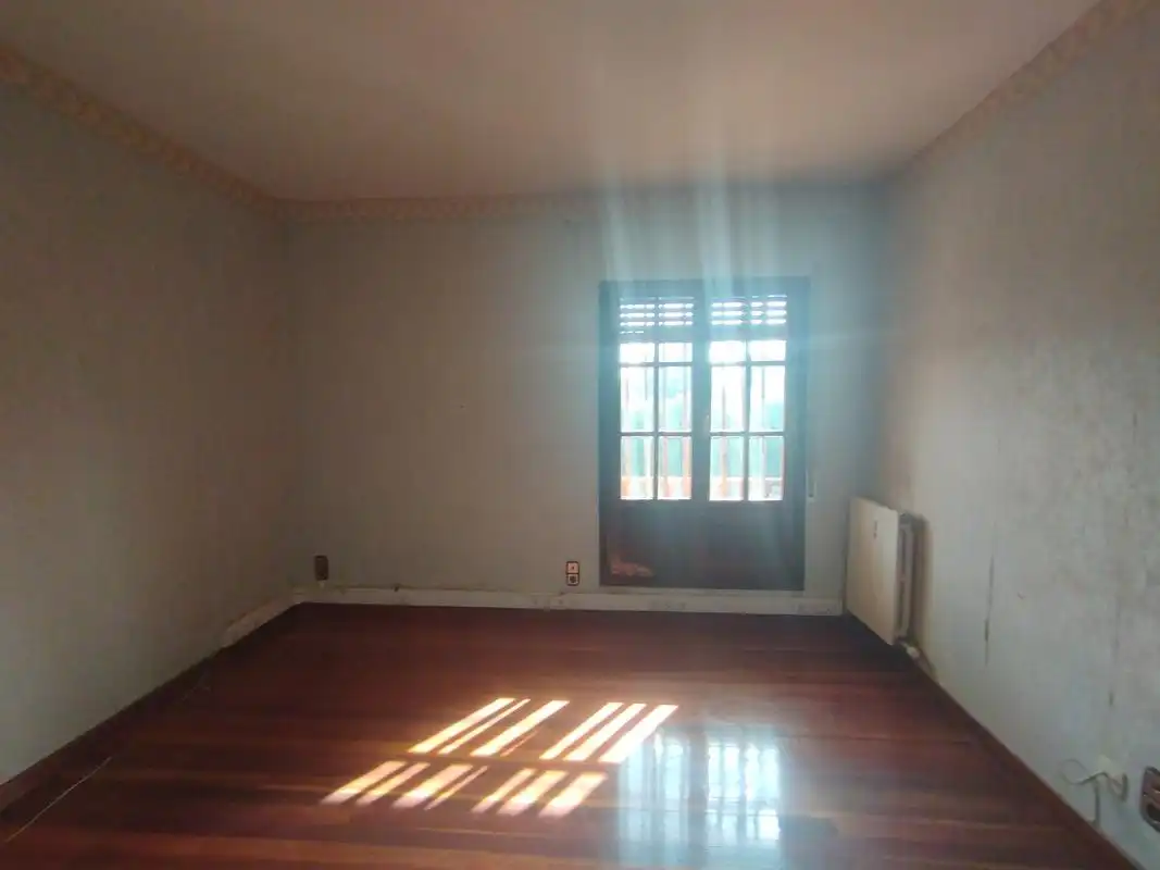 Dormitori de Casa o xalet en venda en Zaragoza amb Jardí privat