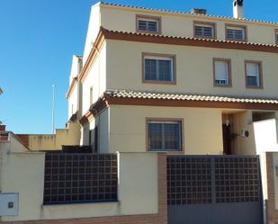 Vista exterior de Casa o xalet en venda en Don Benito amb Calefacció, Jardí privat i Traster