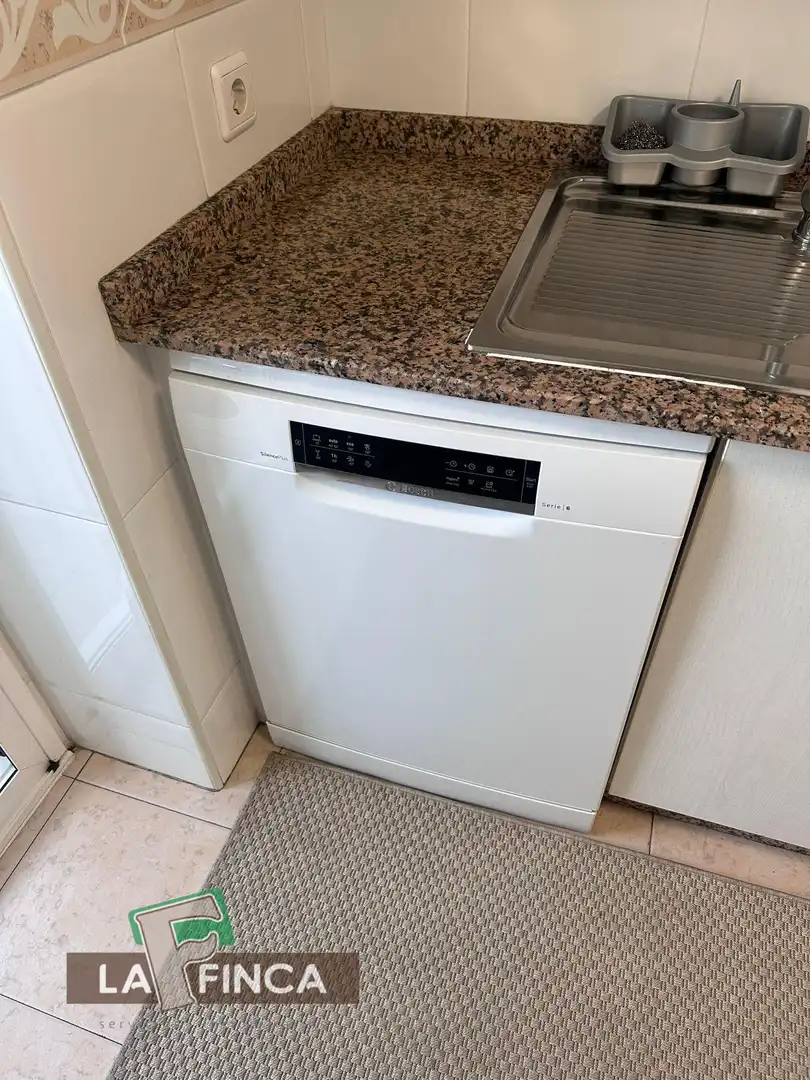 Cuina de Pis en venda en Oviedo  amb Calefacció, Parquet i Traster