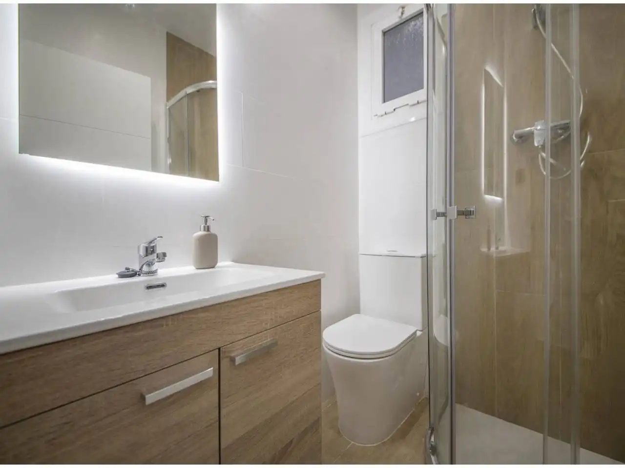 Badezimmer von Wohnung zum Verkauf in L'Hospitalet de Llobregat mit Klimaanlage, Parkett und Terrasse