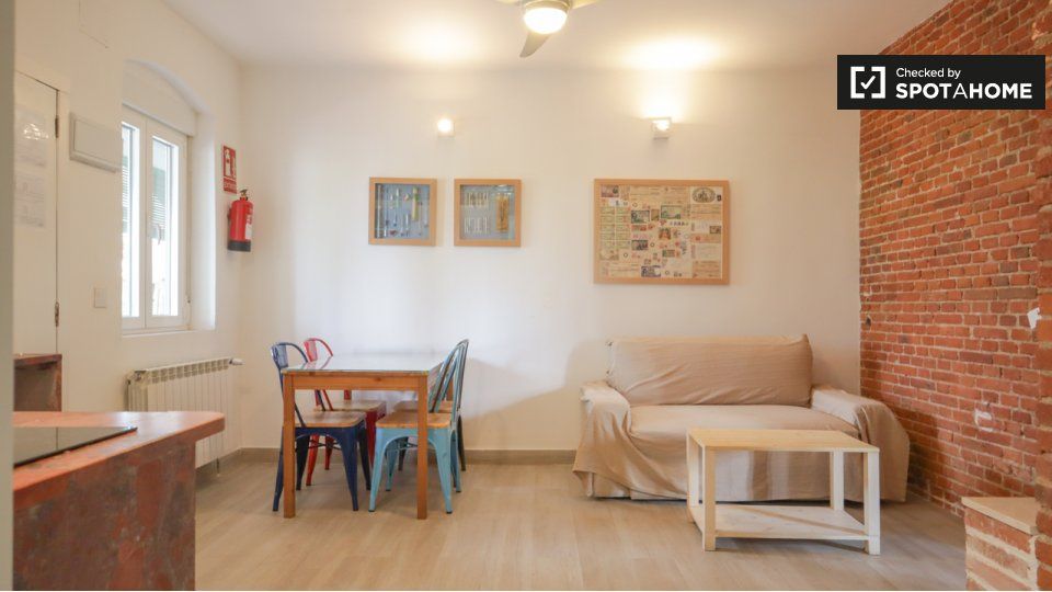 Living room of Flat for rent in  Madrid Capital  with Air Conditioner, Heating and Furnished