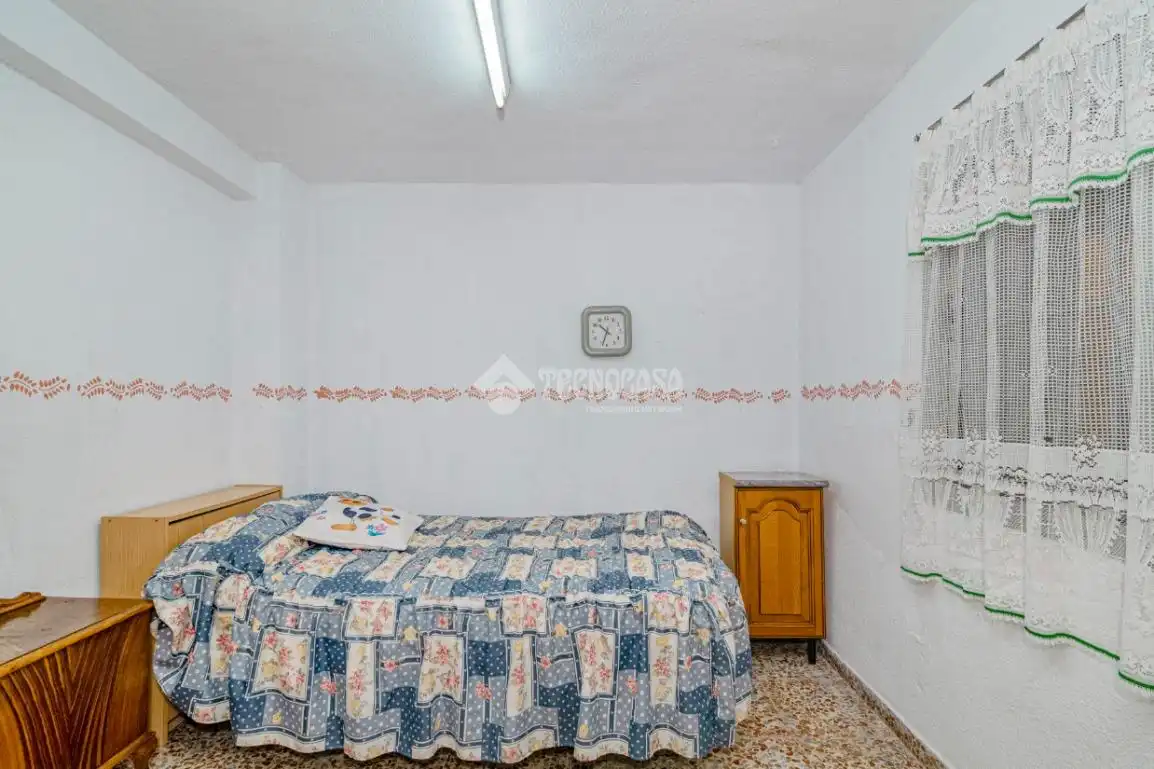 Dormitori de Casa adosada en venda en Armilla amb Jardí privat, Terrassa i Balcó