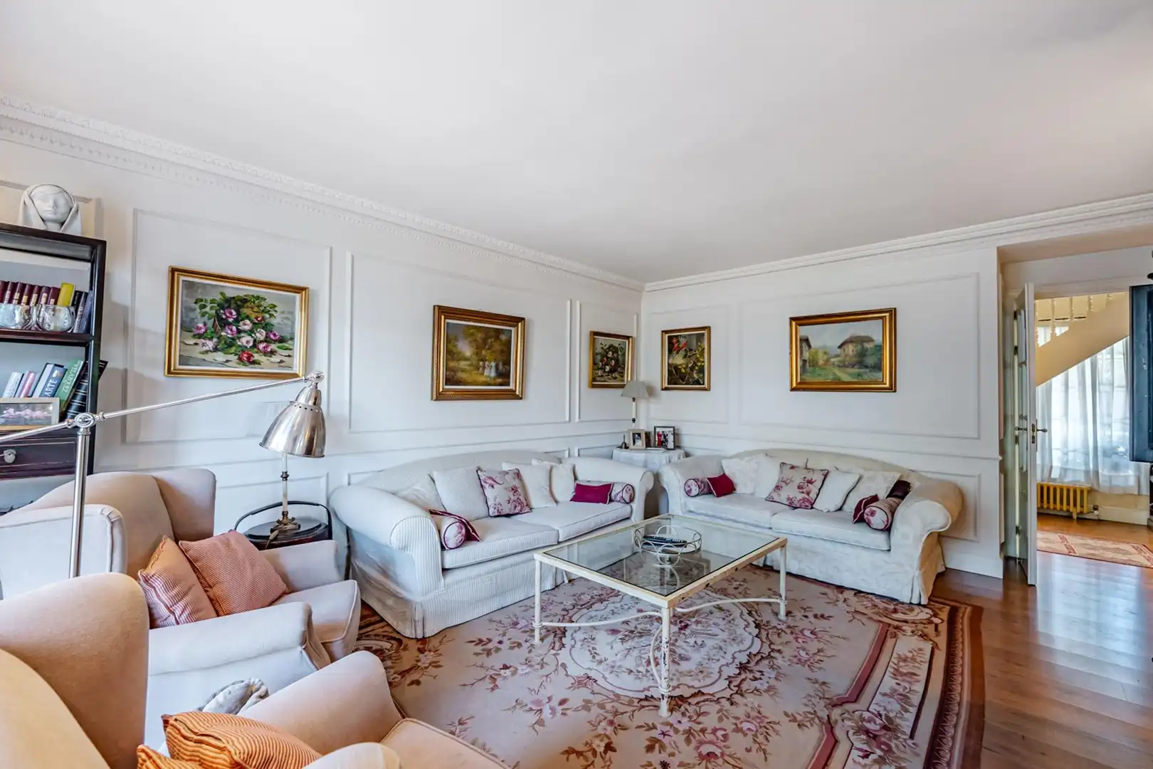 Sala d'estar de Casa adosada en venda en Pozuelo de Alarcón amb Aire condicionat, Calefacció i Jardí privat