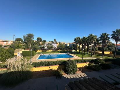 Piscina de Casa adosada en venda en Mont-roig del Camp amb Aire condicionat, Calefacció i Jardí privat