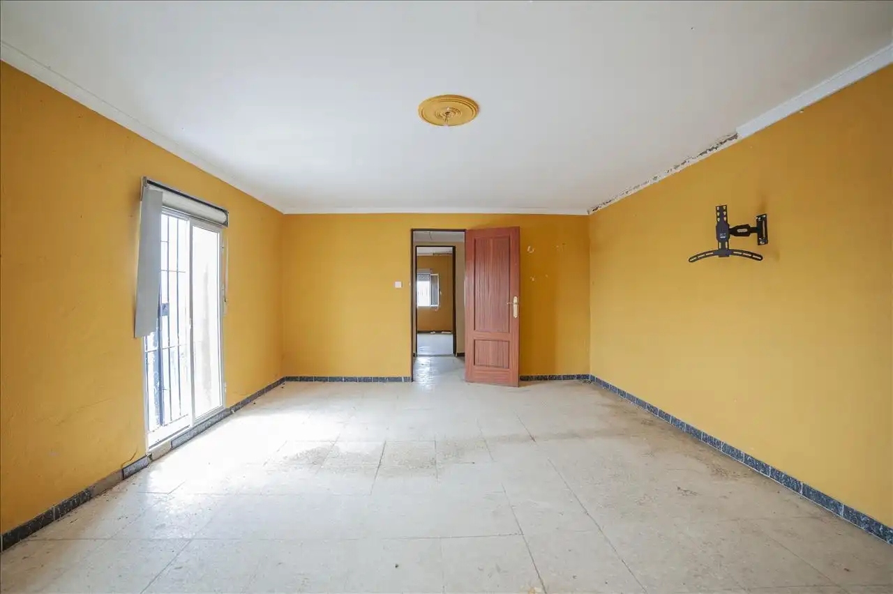 Casa adosada en venta en Lora del Río con Trastero