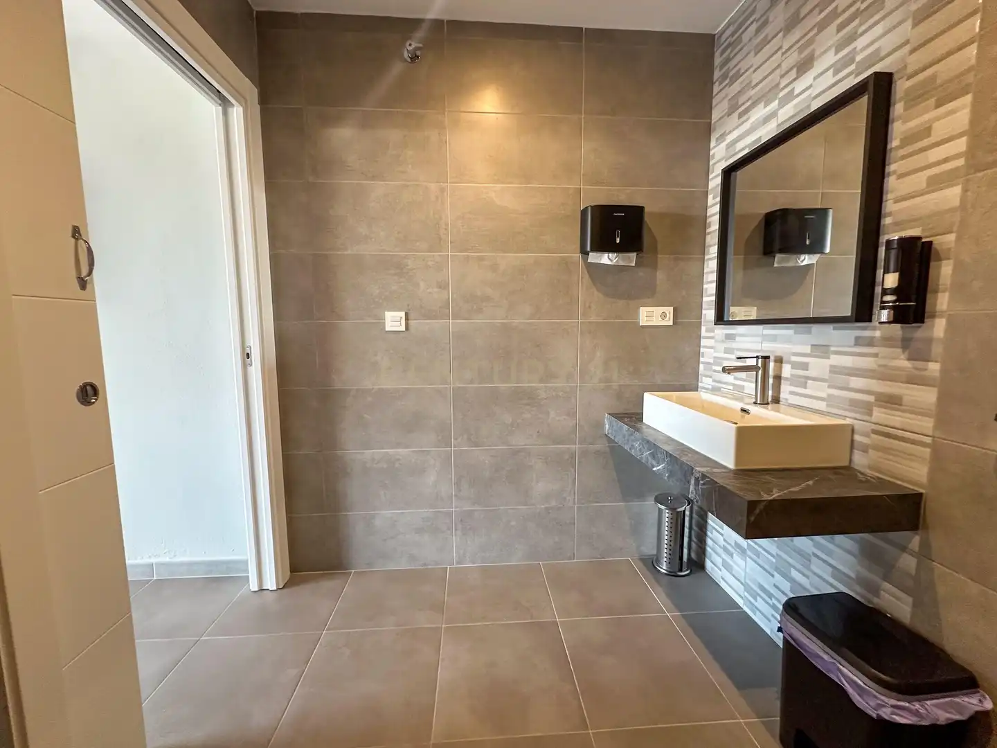 Bathroom of Commercial properties for transfer in Fuengirola