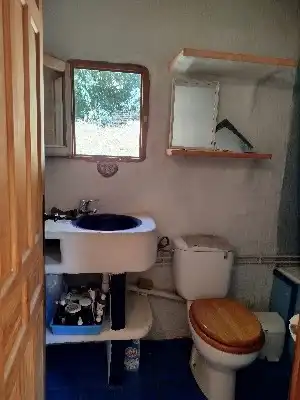 Bany de Finca rústica en venda en Alpujarra de la Sierra amb Calefacció, Jardí privat i Moblat