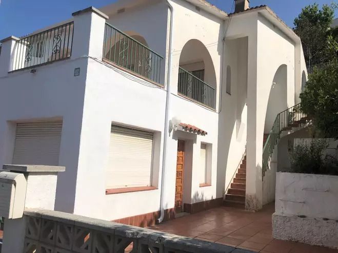 Vista exterior de Casa o xalet en venda en Colera amb Jardí privat, Terrassa i Moblat