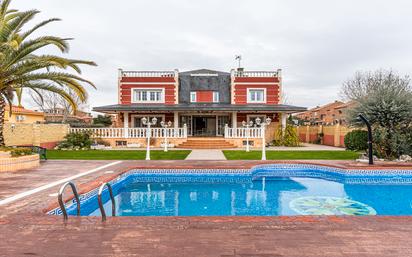 Piscina de Casa o xalet en venda en Arroyomolinos (Madrid) amb Aire condicionat, Calefacció i Jardí privat