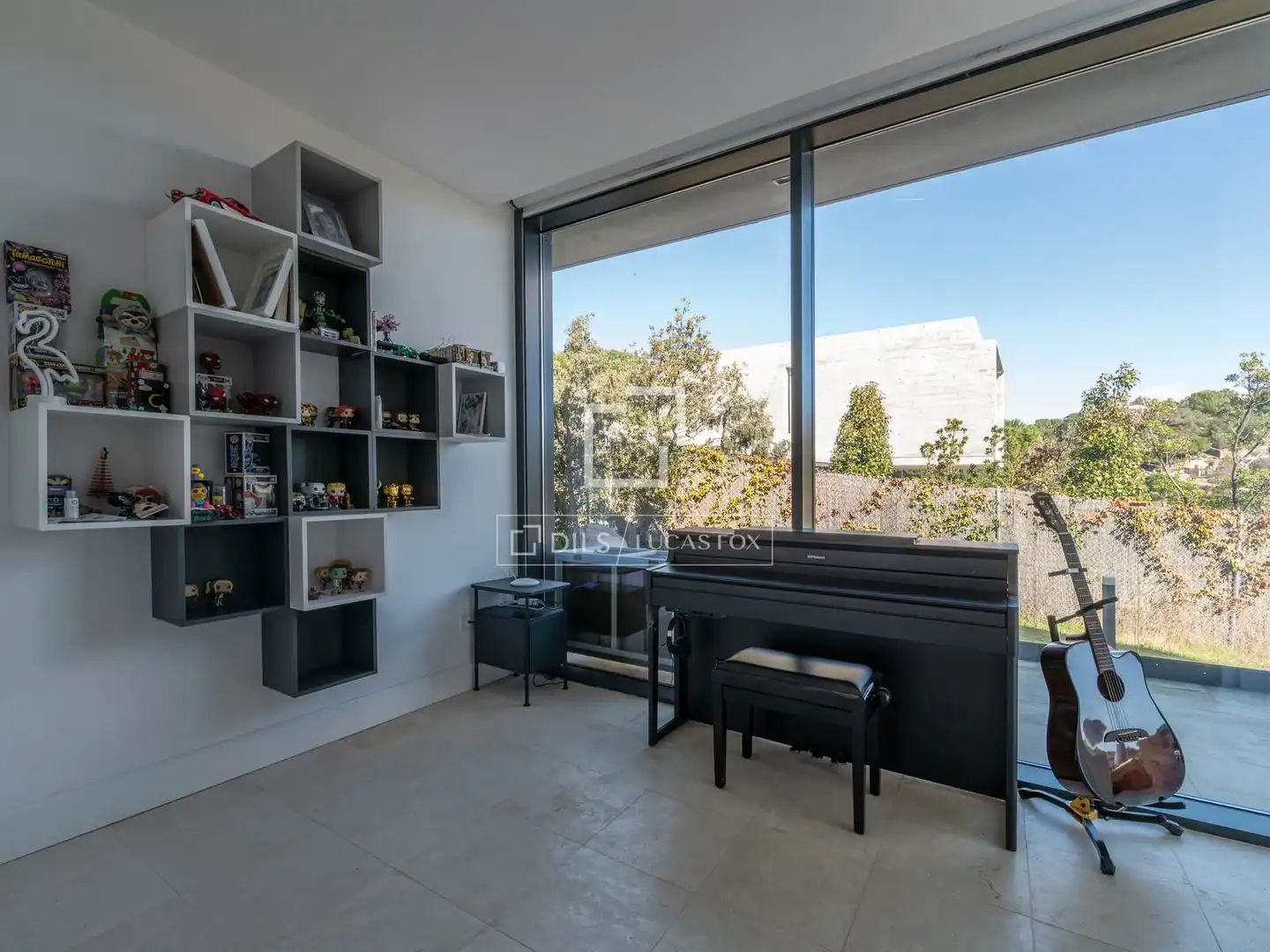 Vista exterior de Casa o xalet en venda en Torrelodones amb Jardí privat, Terrassa i Traster