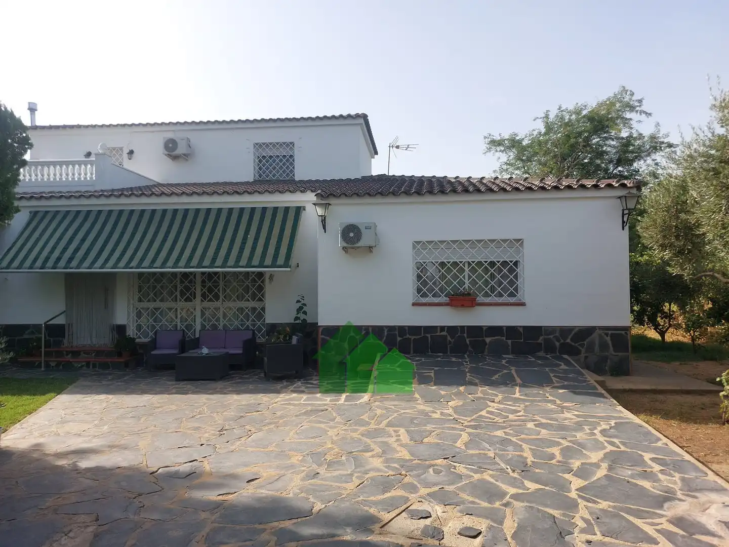 Vista exterior de Casa o xalet en venda en Torremayor amb Aire condicionat, Traster i Piscina