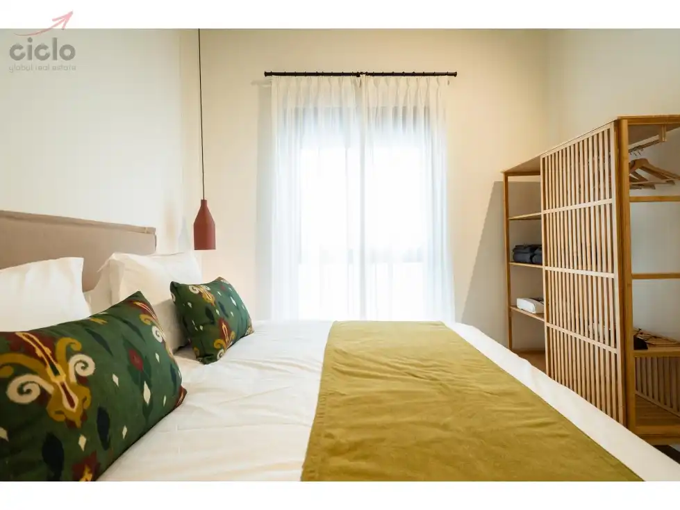 Habitación de Piso de alquiler en Sevilla con Terraza, Piscina y Amueblado