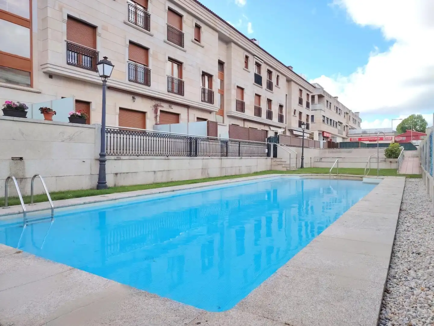 Piscina de Apartamento en venta en Nigrán con Calefacción, Terraza y Balcón