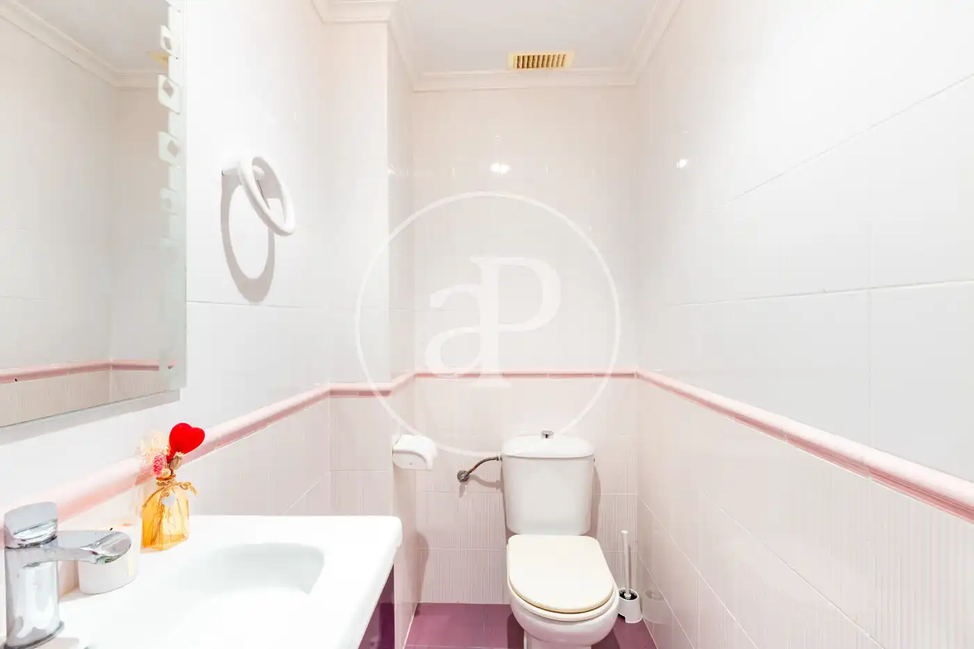 Baño de Casa adosada en venta en Riba-roja de Túria con Aire acondicionado, Calefacción y Jardín privado