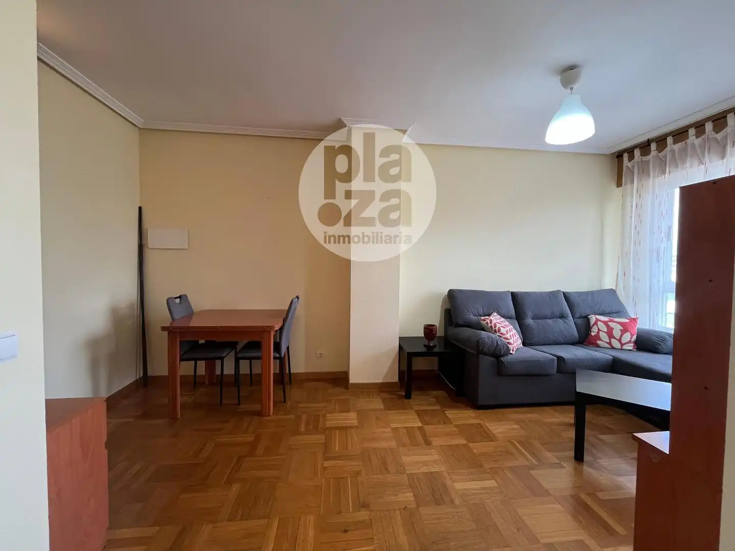 Sala de estar de Piso de alquiler en Burgos con Calefacción y Amueblado