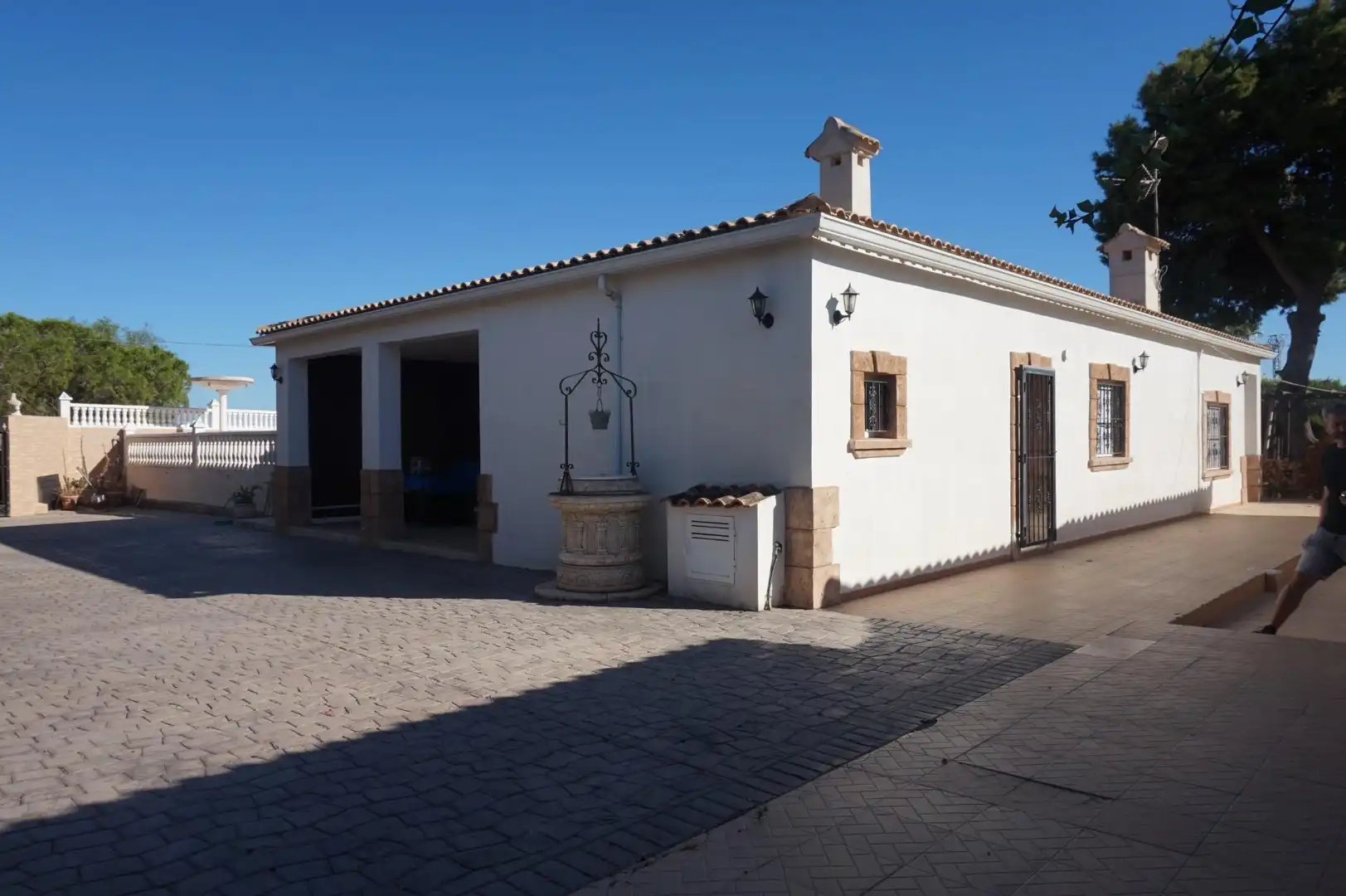 Vista exterior de Casa o xalet en venda en Elche / Elx amb Jardí privat, Terrassa i Traster
