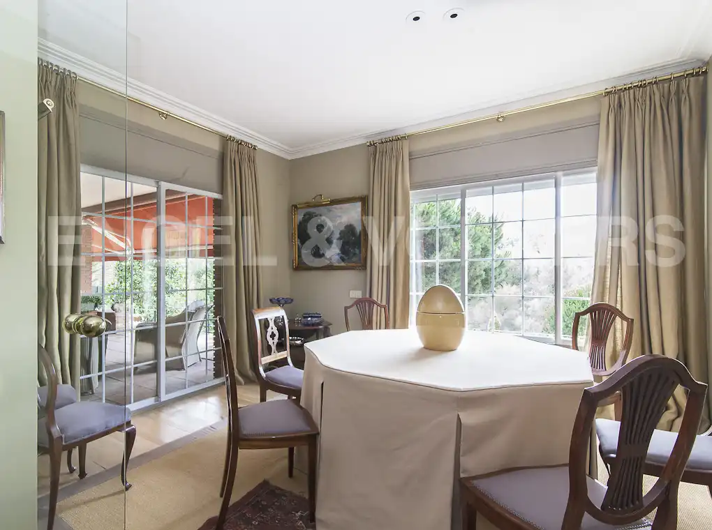Comedor de Casa o chalet en venta en Barcelona con Aire acondicionado, Calefacción y Jardín privado