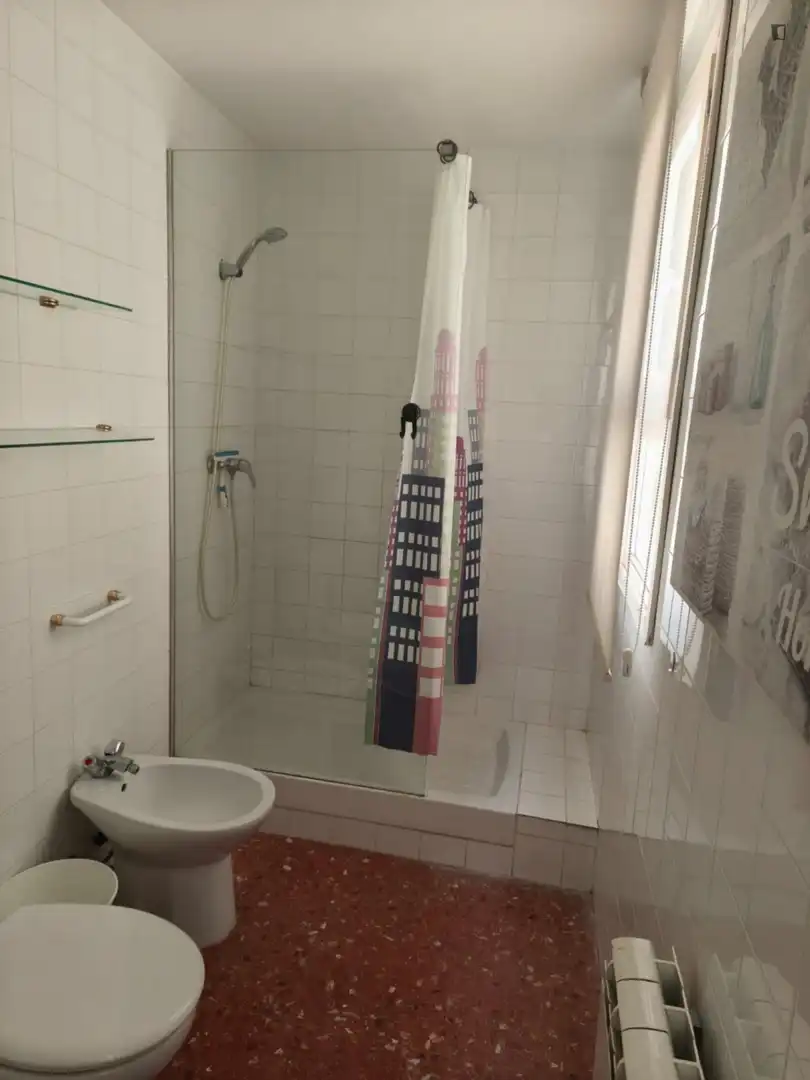 Baño de Apartamento de alquiler en Terrassa con Aire acondicionado, Calefacción y Amueblado