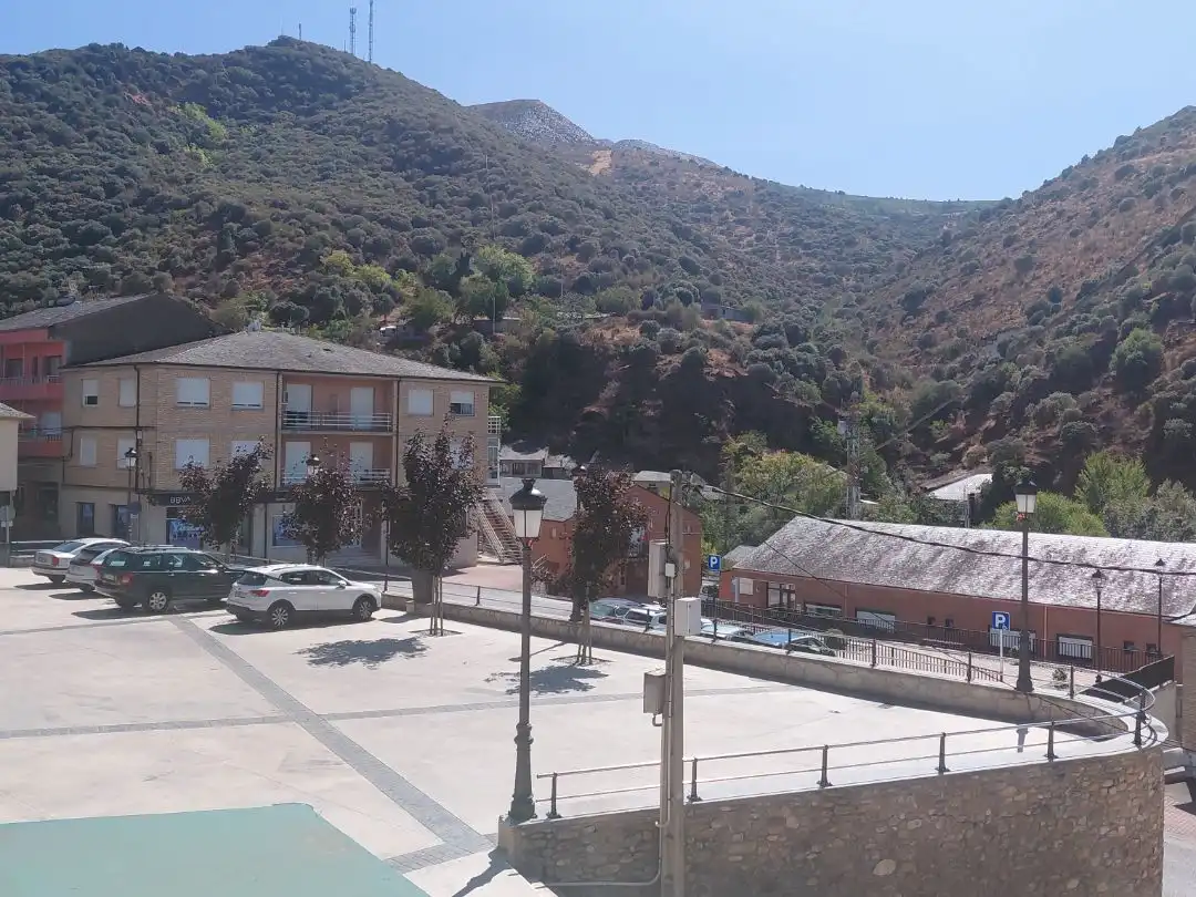 Vista exterior de Local de lloguer en Puente de Domingo Flórez