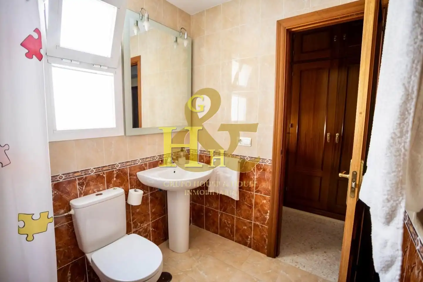 Baño de Piso en venta en Sanlúcar de Barrameda con Aire acondicionado, Terraza y Trastero