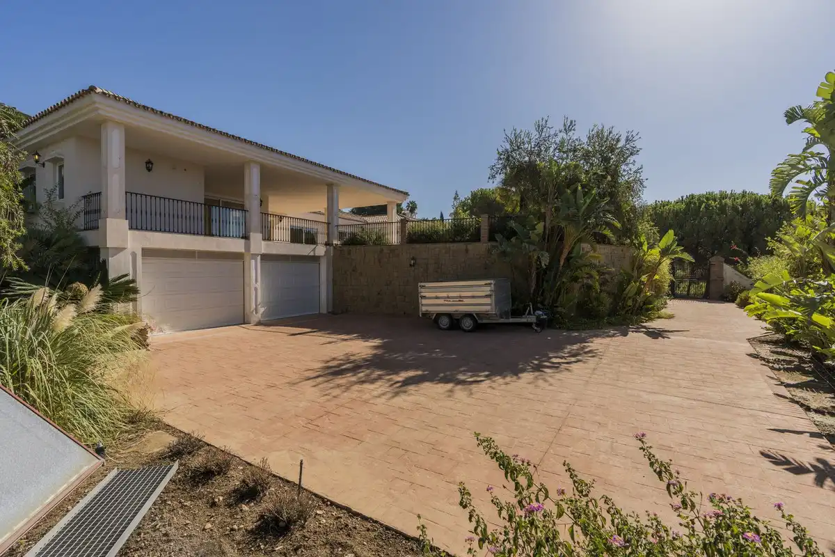 Vista exterior de Casa o chalet en venta en Mijas con Aire acondicionado, Calefacción y Jardín privado