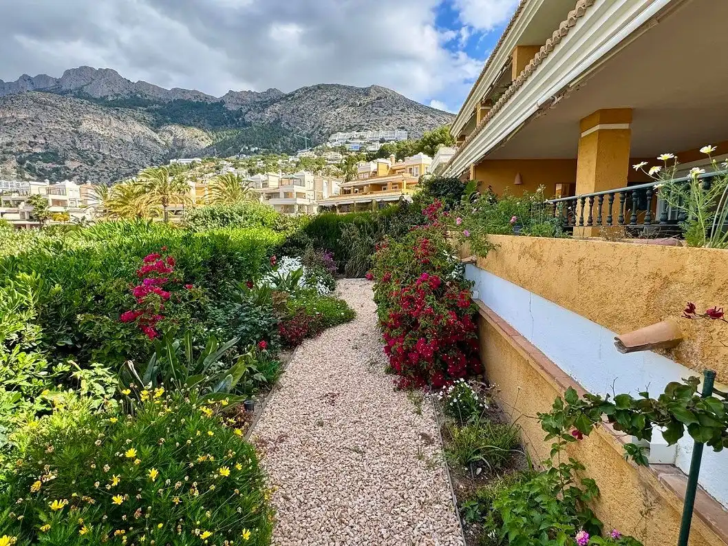 Vista exterior de Apartamento de alquiler en Altea con Aire acondicionado, Calefacción y Jardín privado