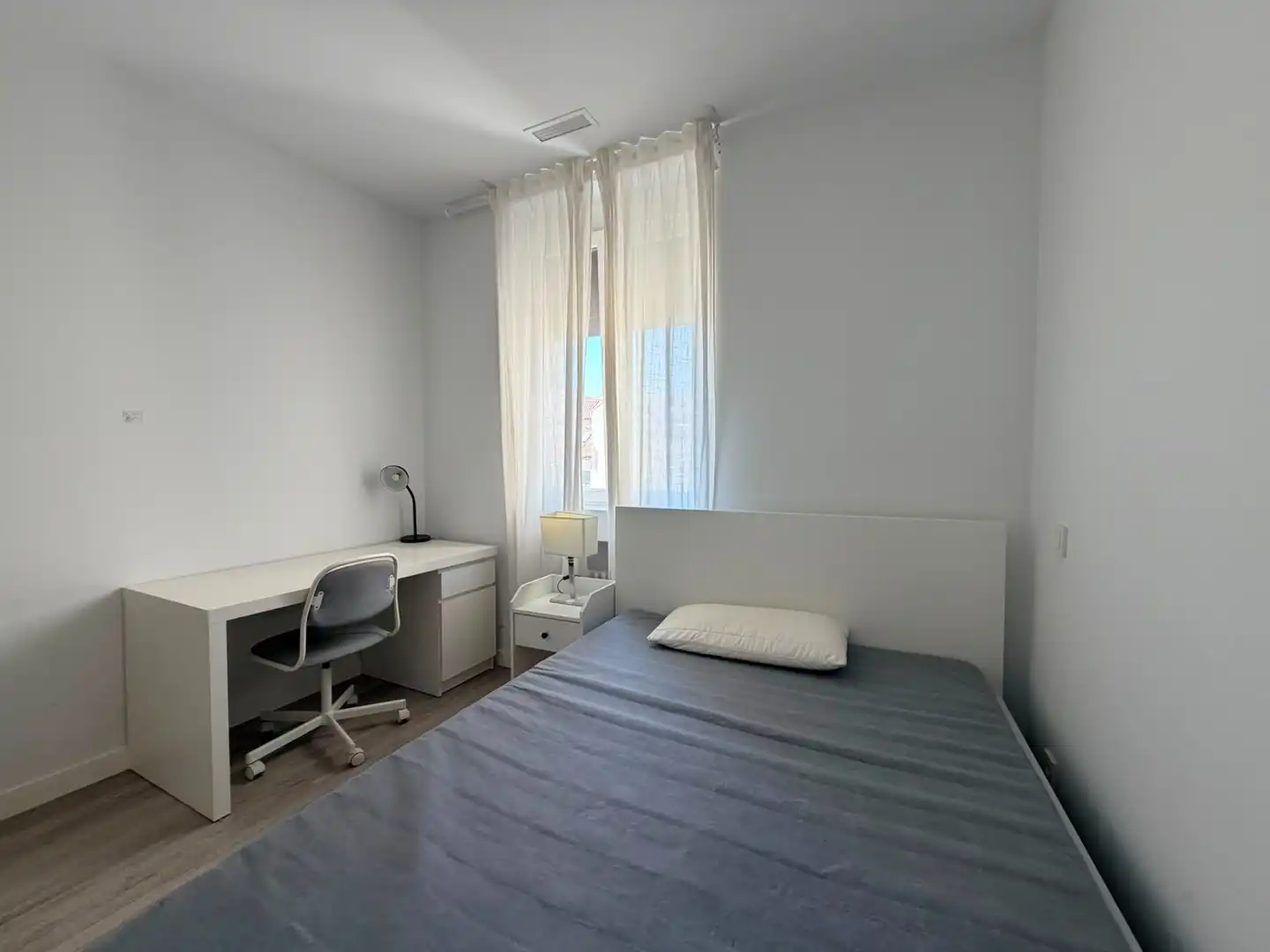 Bedroom of Flat for sale in Madrid  with Air Conditioner, Heating and Storage room