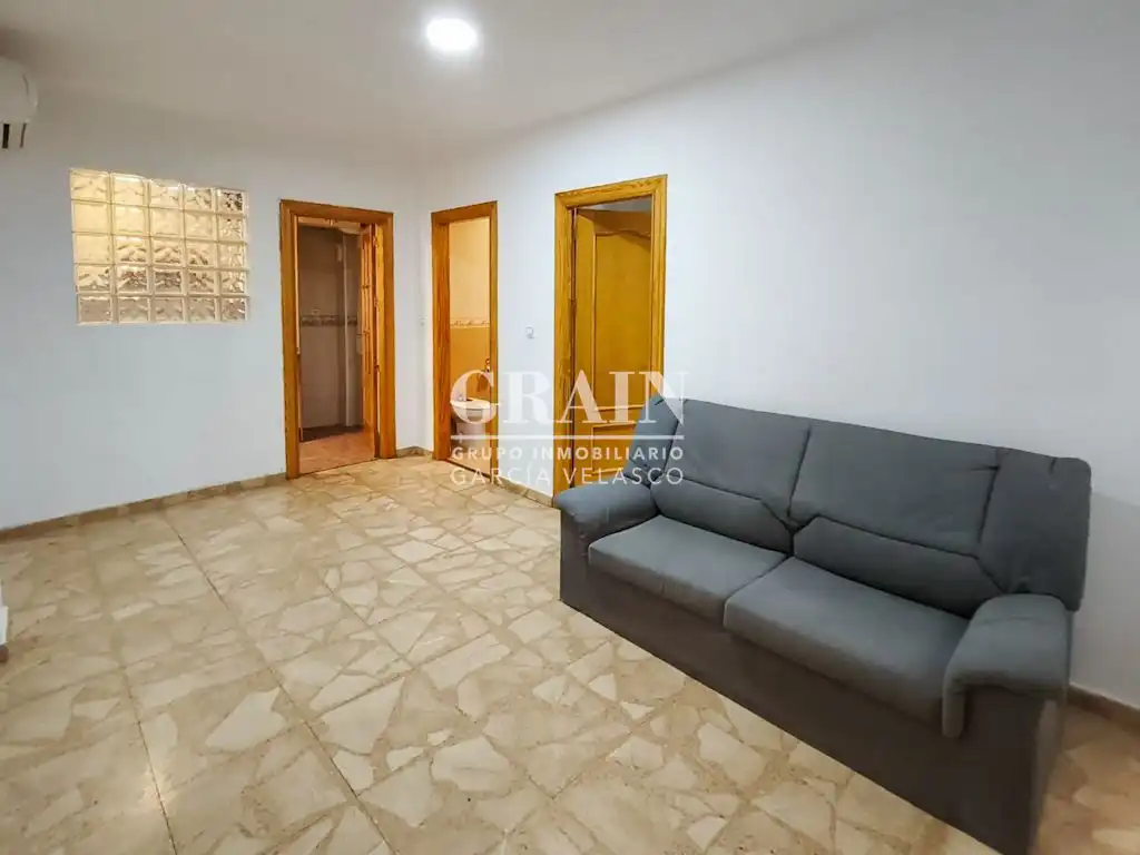 Bedroom of Apartments for sale in  Albacete Capital
