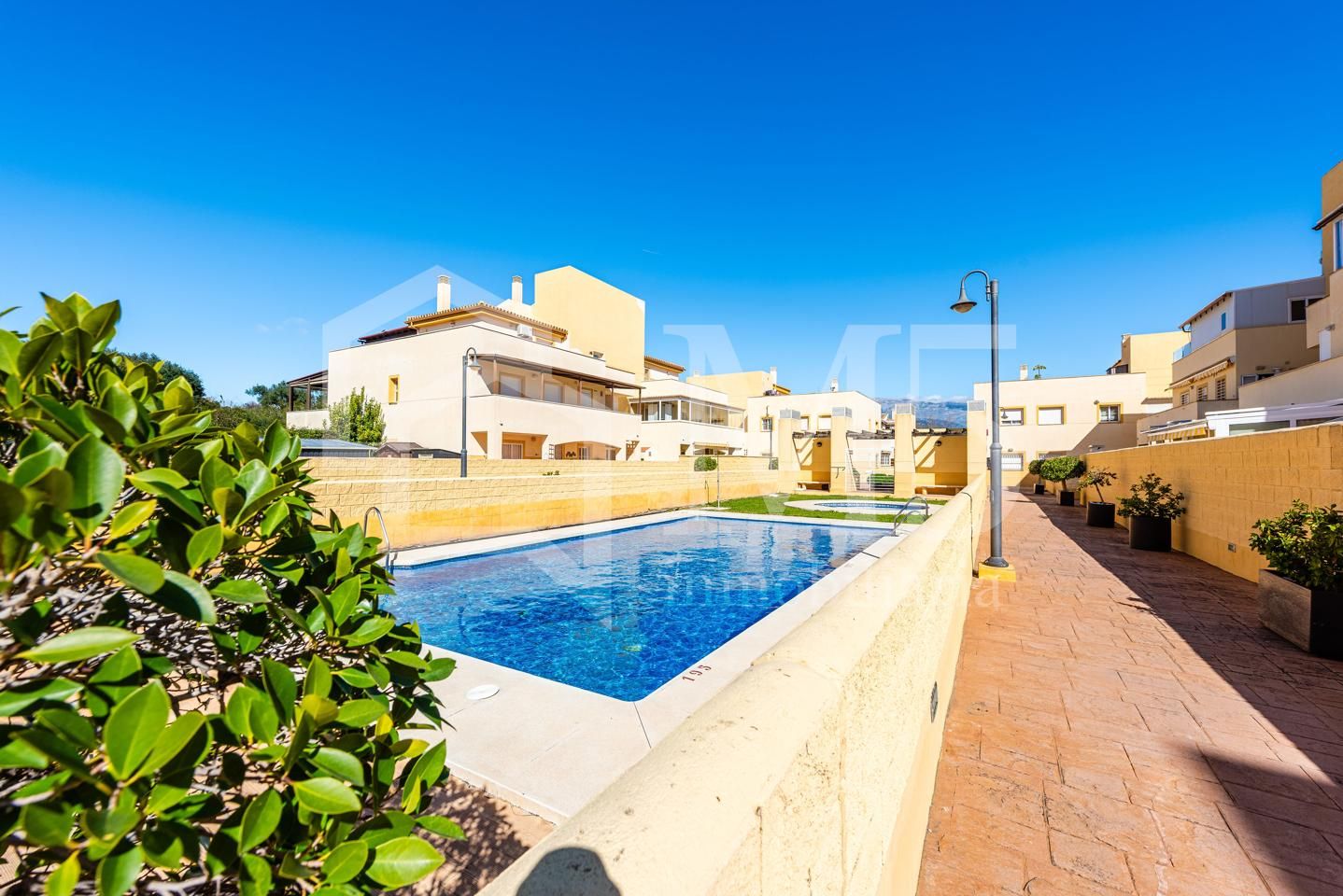 Vista exterior de Àtic en venda en Vélez-Málaga amb Aire condicionat, Terrassa i Traster