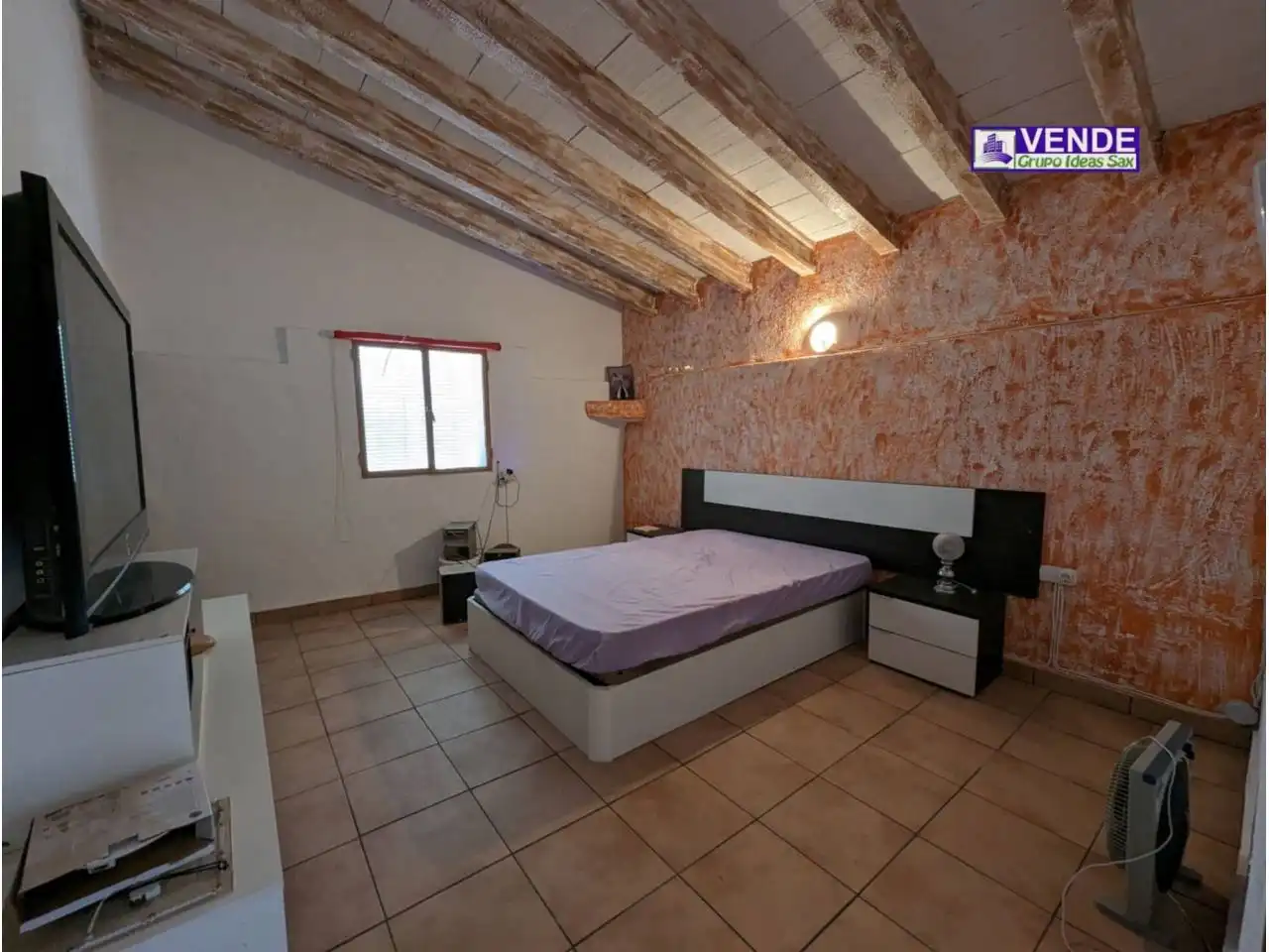 Dormitori de Finca rústica en venda en Sax amb Jardí privat