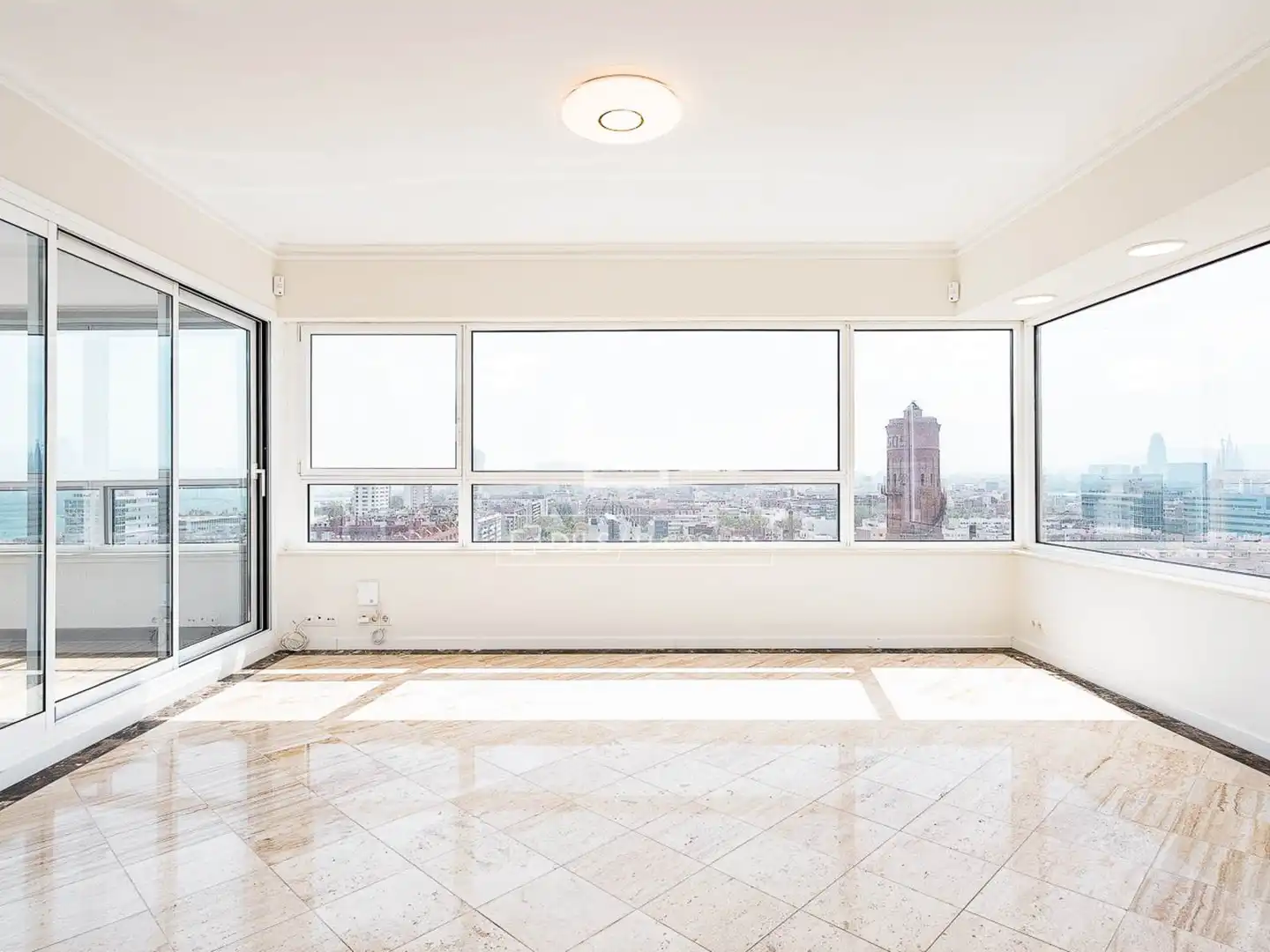 Wohnzimmer von Wohnung zum Verkauf in Barcelona mit Klimaanlage, Heizung und Abstellraum