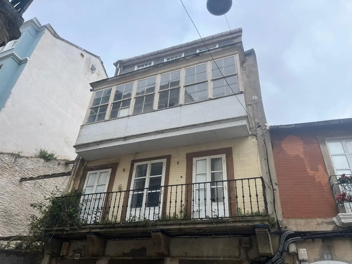 Vista exterior de Edifici en venda en Ferrol