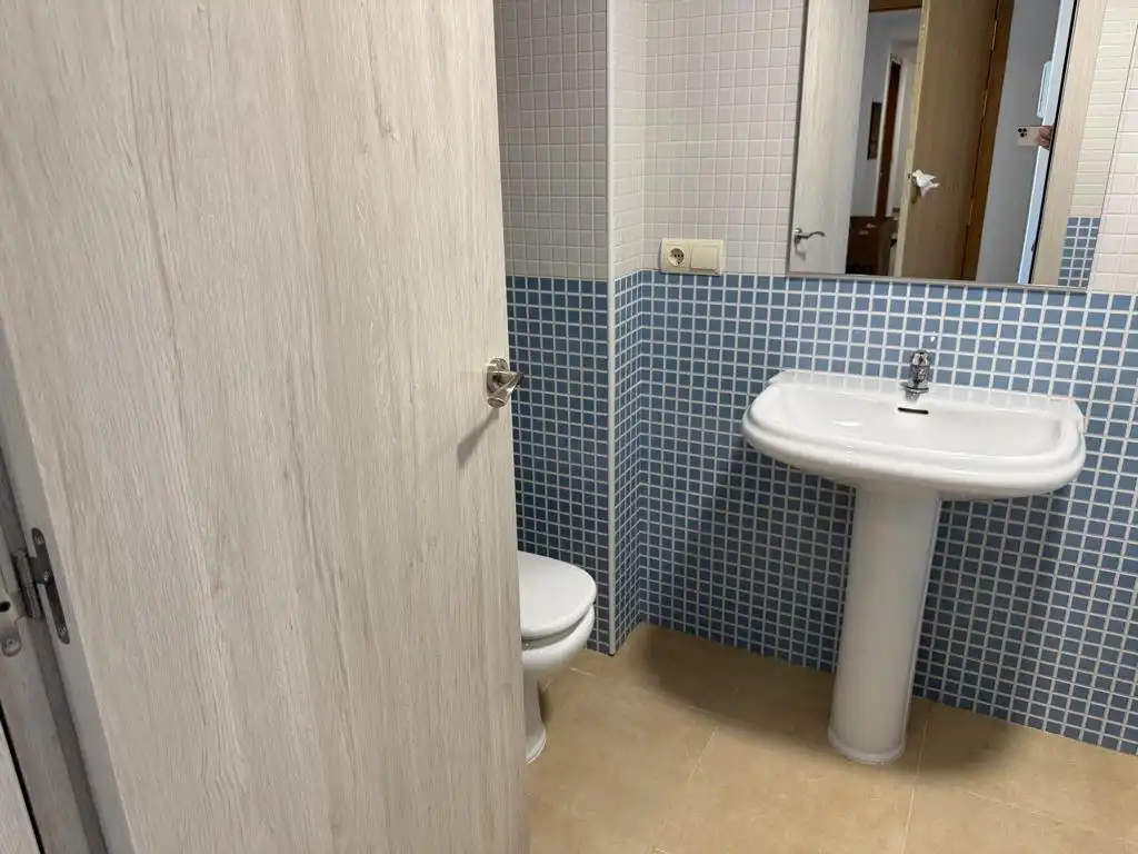 Baño de Piso en venta en Deltebre con Aire acondicionado, Terraza y Trastero