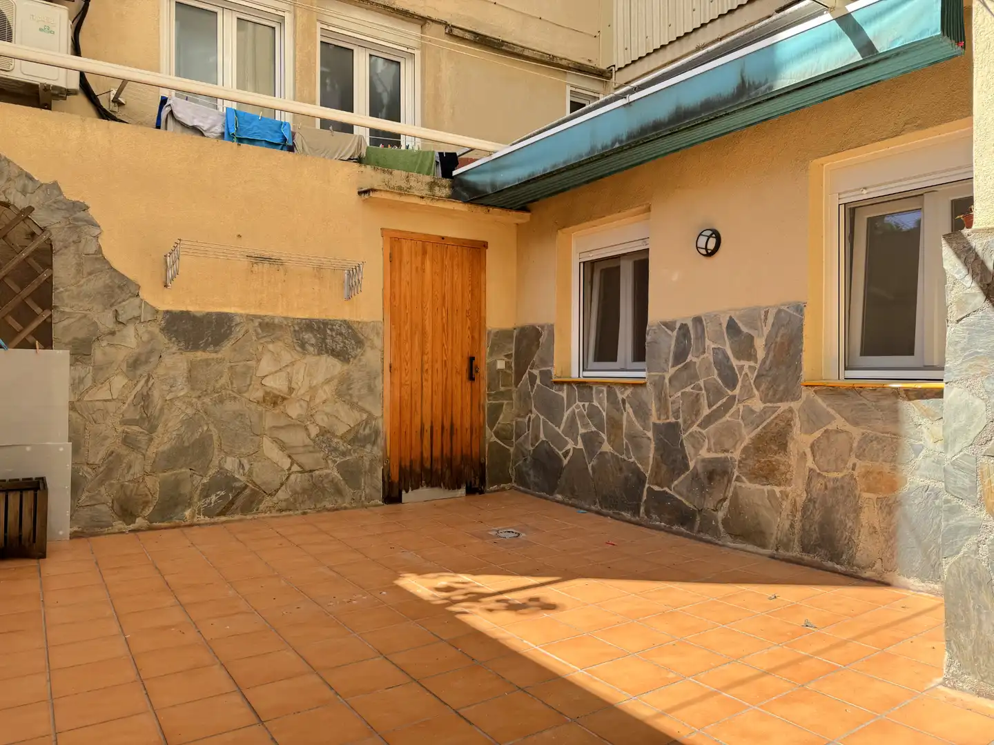 Terrasse von Erdgeschoss zum Verkauf in  Barcelona Capital mit Klimaanlage und Heizung