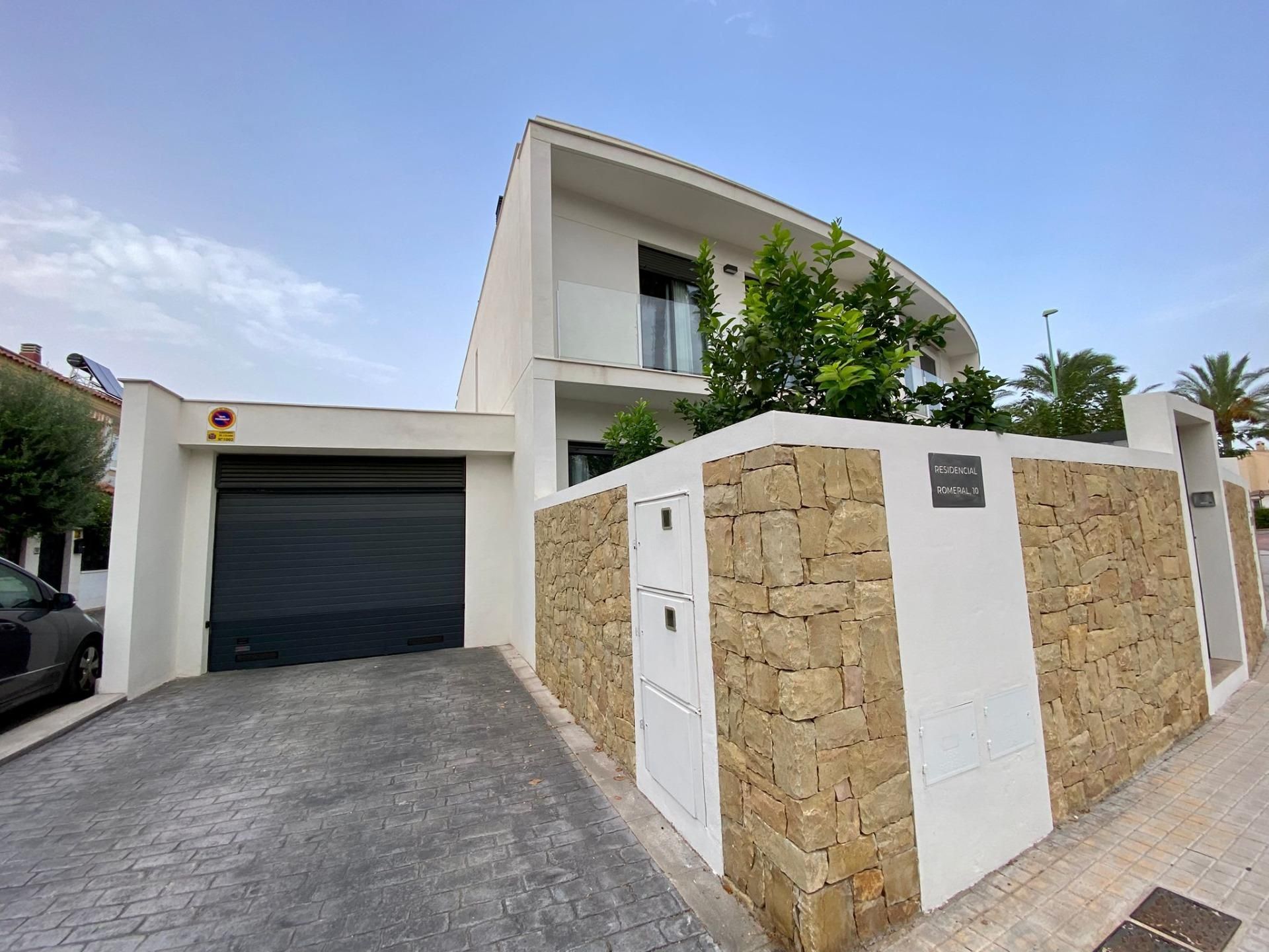 Exterior view of Single-family semi-detached to rent in L'Eliana