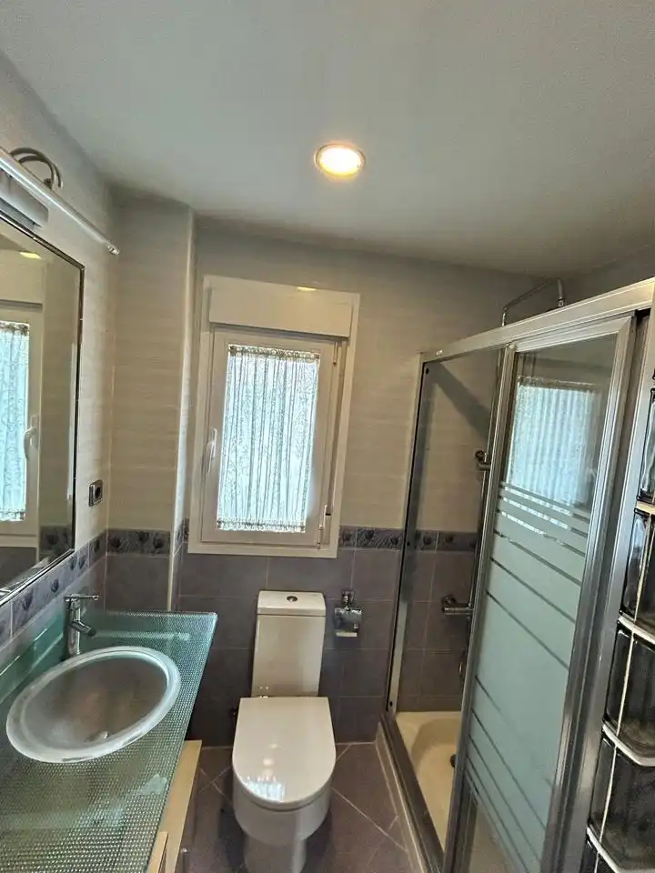 Bathroom of Flat for sale in Móstoles  with Air Conditioner, Heating and Parquet flooring