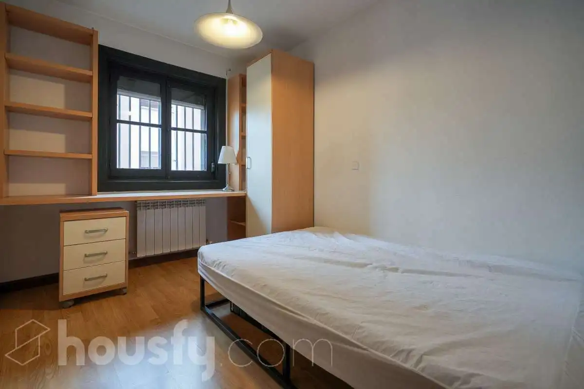 Schlafzimmer von Dachboden zum Verkauf in Madrid