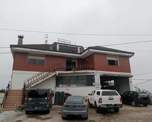 Vista exterior de Casa o xalet en venda en Torrelavega  amb Terrassa