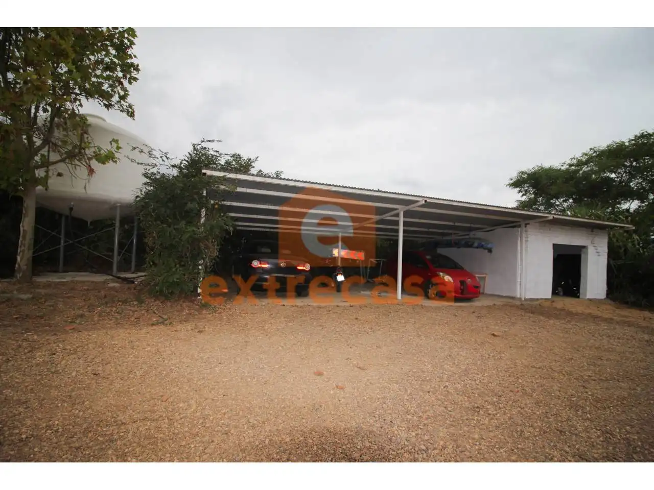 Parkplatz von Haus oder Chalet zum Verkauf in Badajoz mit Klimaanlage, Heizung und Privatgarten